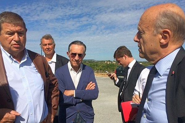 Montpellier - Alain Juppé, candidat à la primaire de la droite et du centre avec Gérard Bru le propriétaire du Château Puech-Haut - 27 septembre 2016.