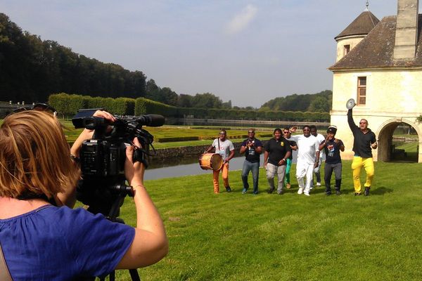 Dimanche 7 septembre, la Colombie est à l'honneur. Le groupe Rancho Aparte est prêt à faire danser ses spectateurs .