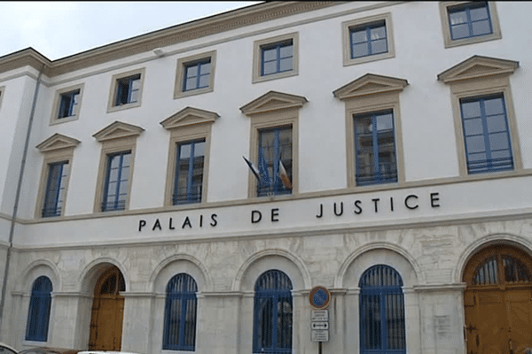 Palais de justice de Valence (Drôme). Archives