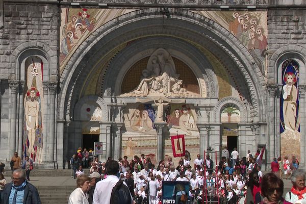 Les mosaïques de Marko Rupnik, ornements de la basilique Notre-Dame du Rosaire au sanctuaire de Lourdes.