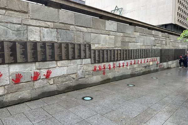 Le mur des Justes, à l'extérieur du Mémorial de la Shoah, à Paris, le 14 mai 2024.