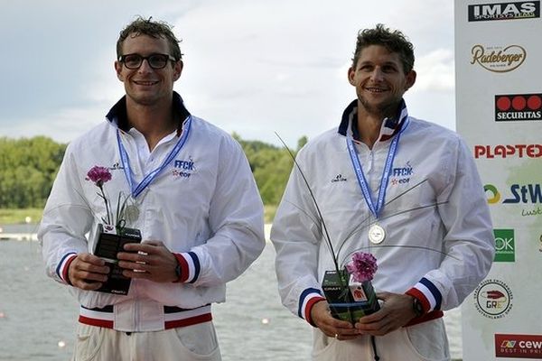 Etienne Hubert à gauche et Arnaud Hybois, vice-champions d'Europe de canoë-kayak (juillet 2014)