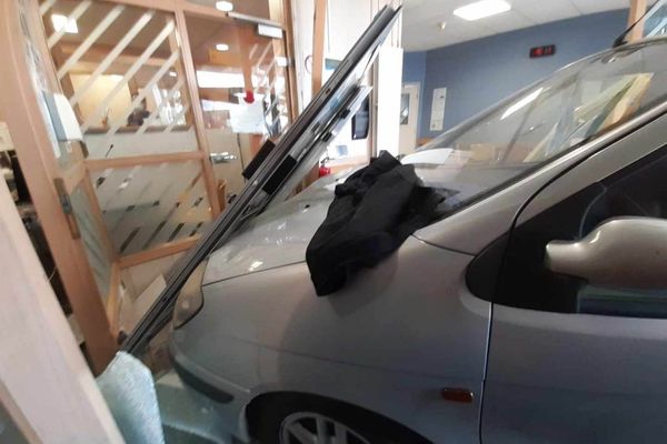 Un automobiliste fonce dans la salle d'attente des urgences de l'hôpital de Provins en Seine-et-Marne.