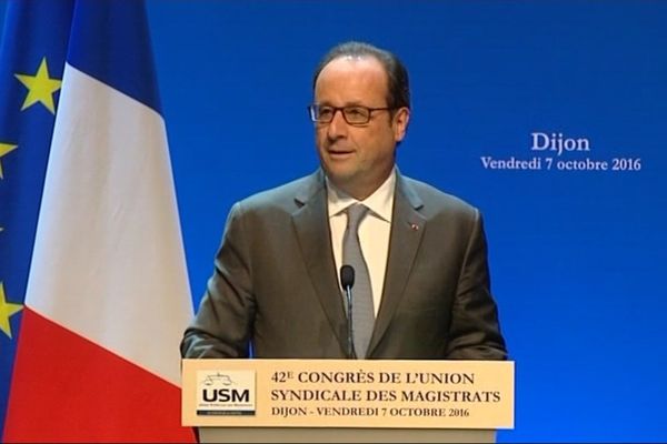 François Hollande à la tribune du 42ème congrès de l'Union Syndicale des Magistrats le 7 octobre 2016