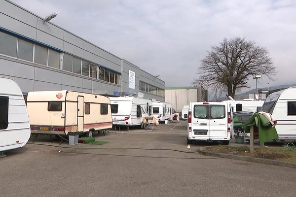 Plusieurs commerçants de la zone de Borly ont été contraintes de fermer leurs entreprises pendant une semaine suite à l'occupation illégale du parking.