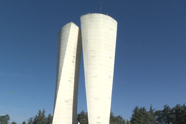 Entre les quartiers du Plan et de Fontbarlettes, les châteaux d'eau de Valence-le-Haut, sont classés "Architecture contemporaine remarquable". 