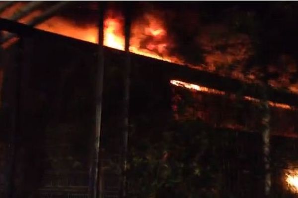 2500m2 d'entrepôt des charcuteries industrielles Mainjole ravagé par le feu