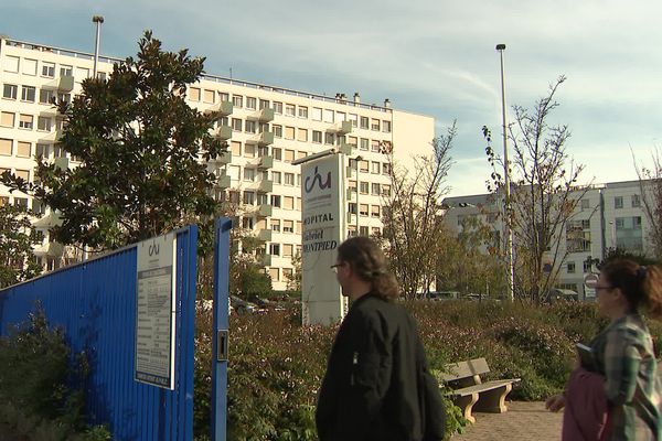 Une douzaine de services du CHU de Clermont-Ferrand ont rejoint le mouvement de grève lancé le 9 octobre.