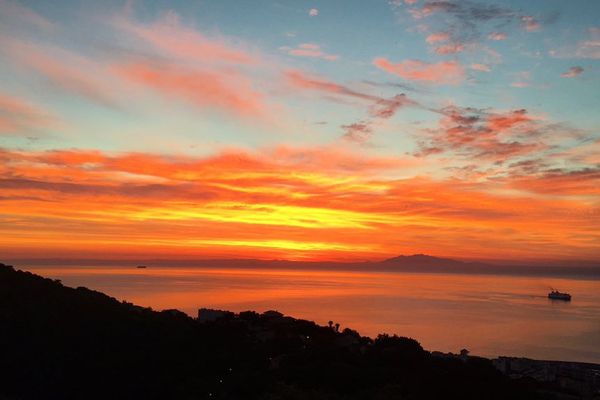 Lever de soleil à Ville-di-Pietrabugno, le 21 avril 2016.