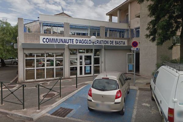 Les bureaux de la CAB, sur le port de Toga