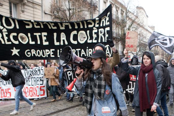 Manifestation de défense de la fonction publique et notamment des cheminots à Dijon, Côte d'OR. 