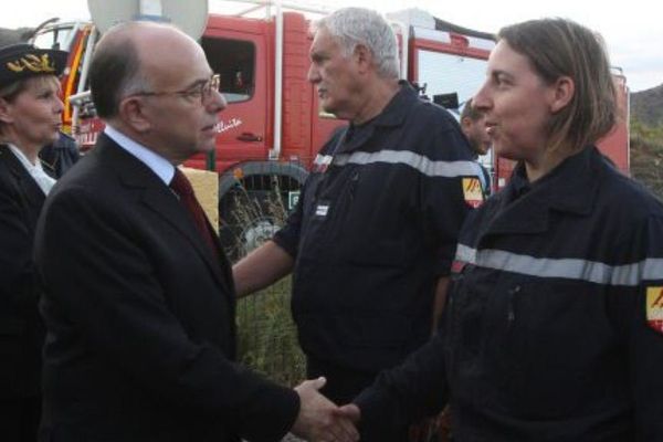 Bernard Cazeneuve, le ministre de l'Intérieur à Cerbère dans les Pyrénées-Orientales le 18 septembre 2015. 