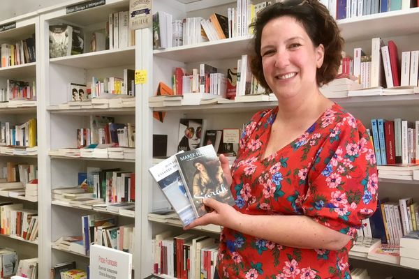 Pauline Fouillet a retrouvé le sourire dans sa librairie à Ruffec (Charente). 