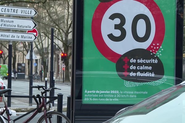 Bordeaux passe à son tour aux 30 km/h pour une ville plus "apaisée" 