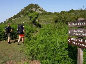 Du levant au couchant, pour la 3e saison de la série de randonnées "Embarquez sur...", Stéphane Usciati vous emmène à la découverte du sentier Mare à Mare