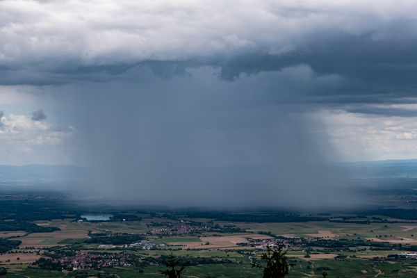 Fraîcheur remarquable, premières neiges, pluies abondantes font suite à 3 semaines de sécheresse et de chaleur record en Alsace.