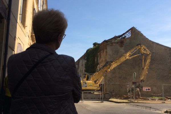 L'immeuble surnommé "le cercueil" à cause de sa forme atypique, a été démoli ce 22 mars à Sedan