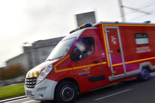 Un accident entre une voiture une fourgonnette a eu lieu sur la RCEA au niveau de Deux-Chaises, dans l'Allier. 