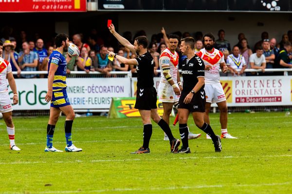 Perpignan - au stade Brutus lors du match de Super league entre les Dragons catalans et Warrington, un carton rouge puis une rixe sur le terrain et dans les tribunes - 3 août 2019.