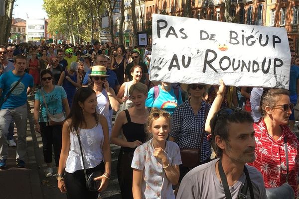 Des milliers de personnes ont défilé dans la rue