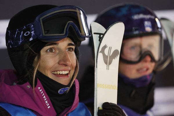 Après une saison de pause, la championne de ski à bosses, Perrine Laffont, a annoncé son retour à la compétition pour la fin novembre 2024.