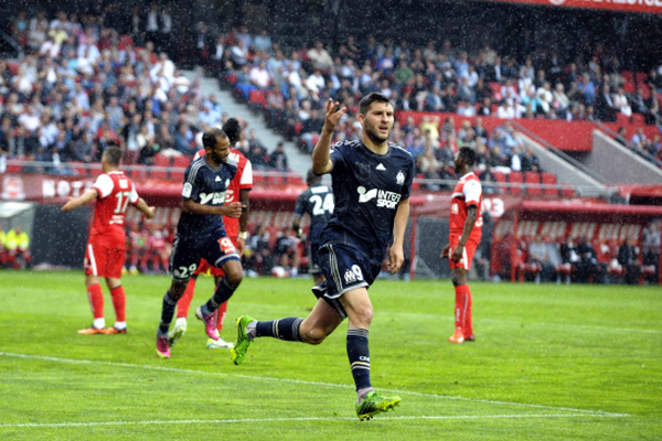 André-Pierre Gignac libère Marseille à la 86e minute contre Valenciennes au Stade du Hainaut. 