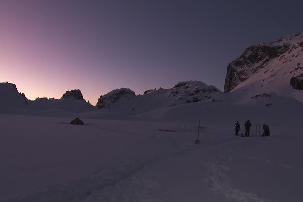 A Chamrousse, cette année et pour la première fois il est possible de faire du bivouac sur un lac gelé - janvier 2023