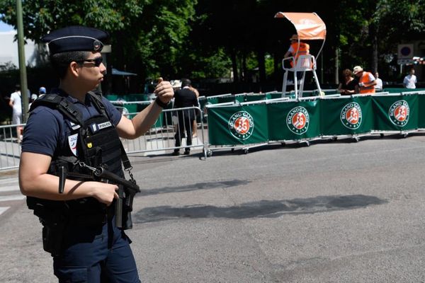 Un policier aux abords du stade Roland Garros, le 27 mai 2017.