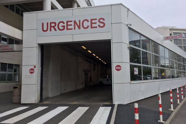 En cette fin décembre, la situation est tendue au service des urgences du CHU de Clermont-Ferrand.