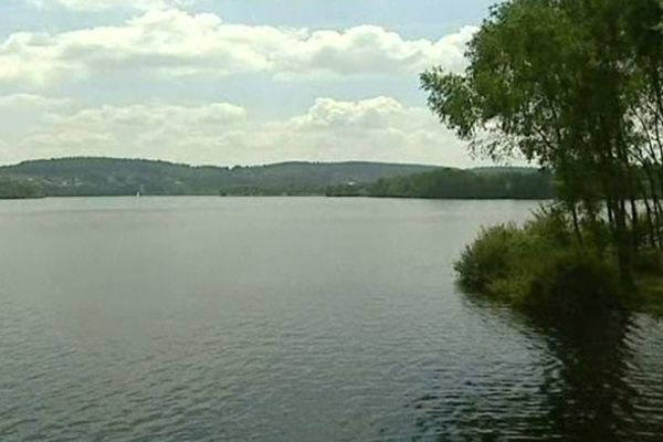 Au bord du lac de Vassivières, tout a l'air si tranquille...