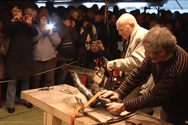 C'est à l'aide d'un tronçonneuse que l'artiste Gérard Gatner a détruit certaines de ses oeuvres à Douarnenez