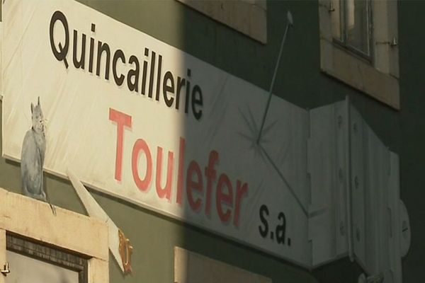 La devanture de la quincaillerie Toulefer à La Chaux de Fonds