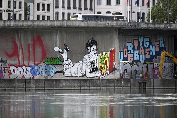 À Lyon, graffitis et Tags au niveau du Pont Morand - archives