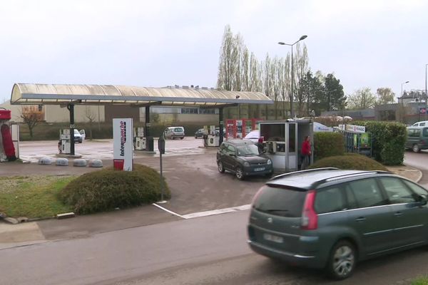 La station-service à Saint-Florentin où s'est déroulée l'interpellation