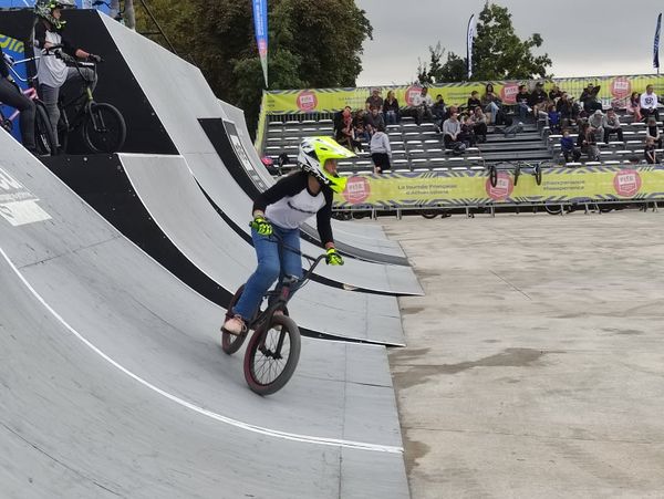 Pauline face à la rampe lors de sa finale au FISE de Reims.