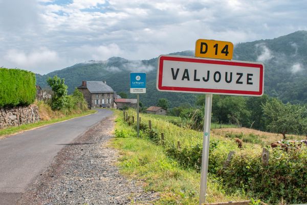 La commune de Valjouze est la moins peuplée du Cantal.