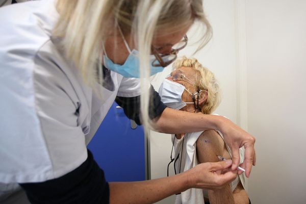 Les 30 injections seront proposées l’après-midi du 5 mai à l’Ehpad «Les monts du matin» de Besayes dans la Drôme aus personnes ayant eu la Covid il y a trois mois au moins.