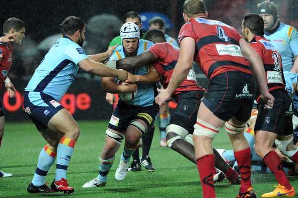 L'USAP en bleu, battu 9 à 19 à Oyonnax en 29 ème journée du championnat de pro D2. 27/04/2017