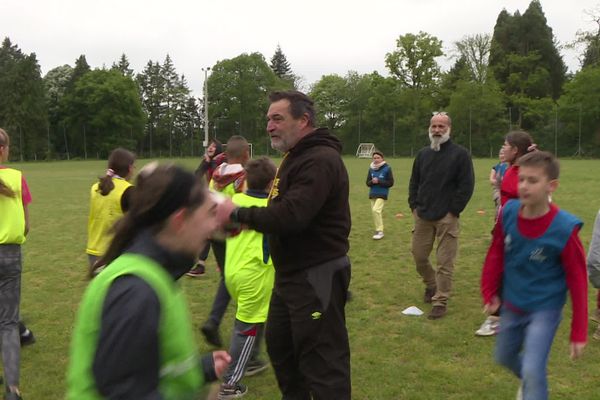 Les élèves de CM1 et de CM2 de l'école Tristan L'Hermite de La Souterraine découvrent le rugby