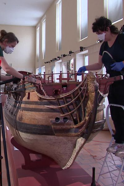 Les maquettes du Musée national de la Marine à Rochefort ont été dépoussiérées avant la réouverture pour la période estivale.