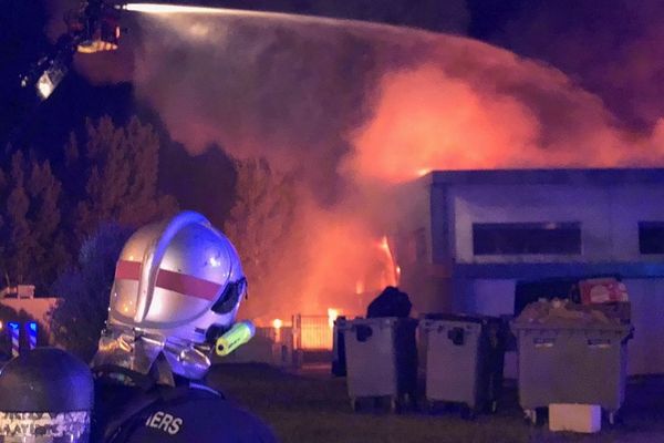 Les sapeurs pompiers sont intervenus toute la nuit.