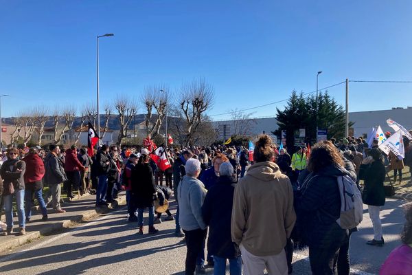 Les manifestants contre le projet de réforme des retraites à Aubenas en Ardèche en début d'après-midi mardi 31 janvier 2023.