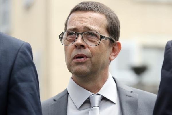 L'ex-urgentiste de Bayonne Nicolas Bonnemaison à son arrivée au tribunal de Pau (Pyrénées-Atlantiques), le 11 juin 2014.