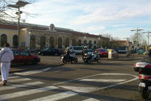 Le corps a été découvert par des passants sur un parking à proximité de la gare SNCF de Montauban.