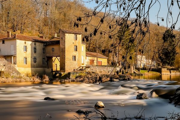 Le moulin de Massugeaon, Haute-Vienne (pose longue)