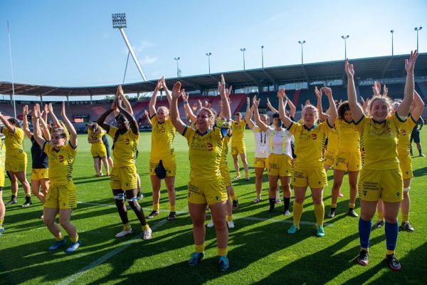 La joie des joueuses de l'ASM Romagnat qualifiées pour la finale du l'Elite Féminine de rugby.