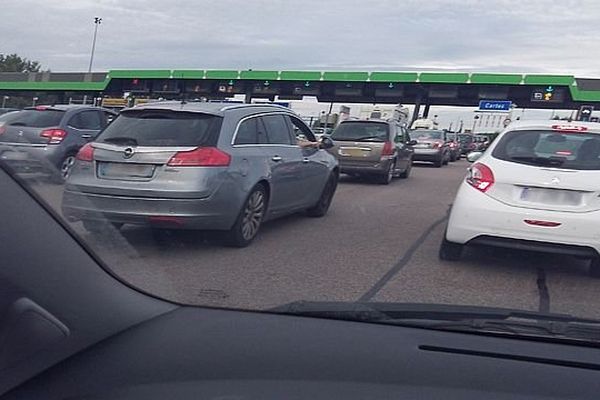 Archive- Bouchons sur l'A13 avant le péage de Beuzeville (Eure) 