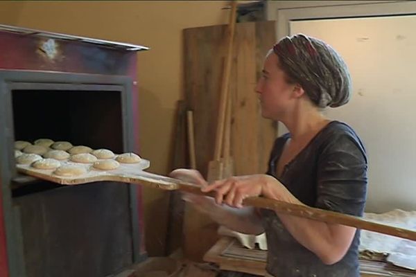 Aurélie, boulangère à l'épicerie au fournil de Rocles