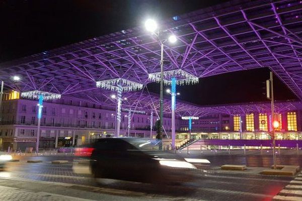 La gare d'Amiens de nuit