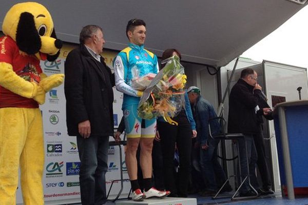 C'est l'italien Marco Benfatto de l'équipe Astana qui remporte la 5e et avant dernière étape du Tour de Normandie 2014.